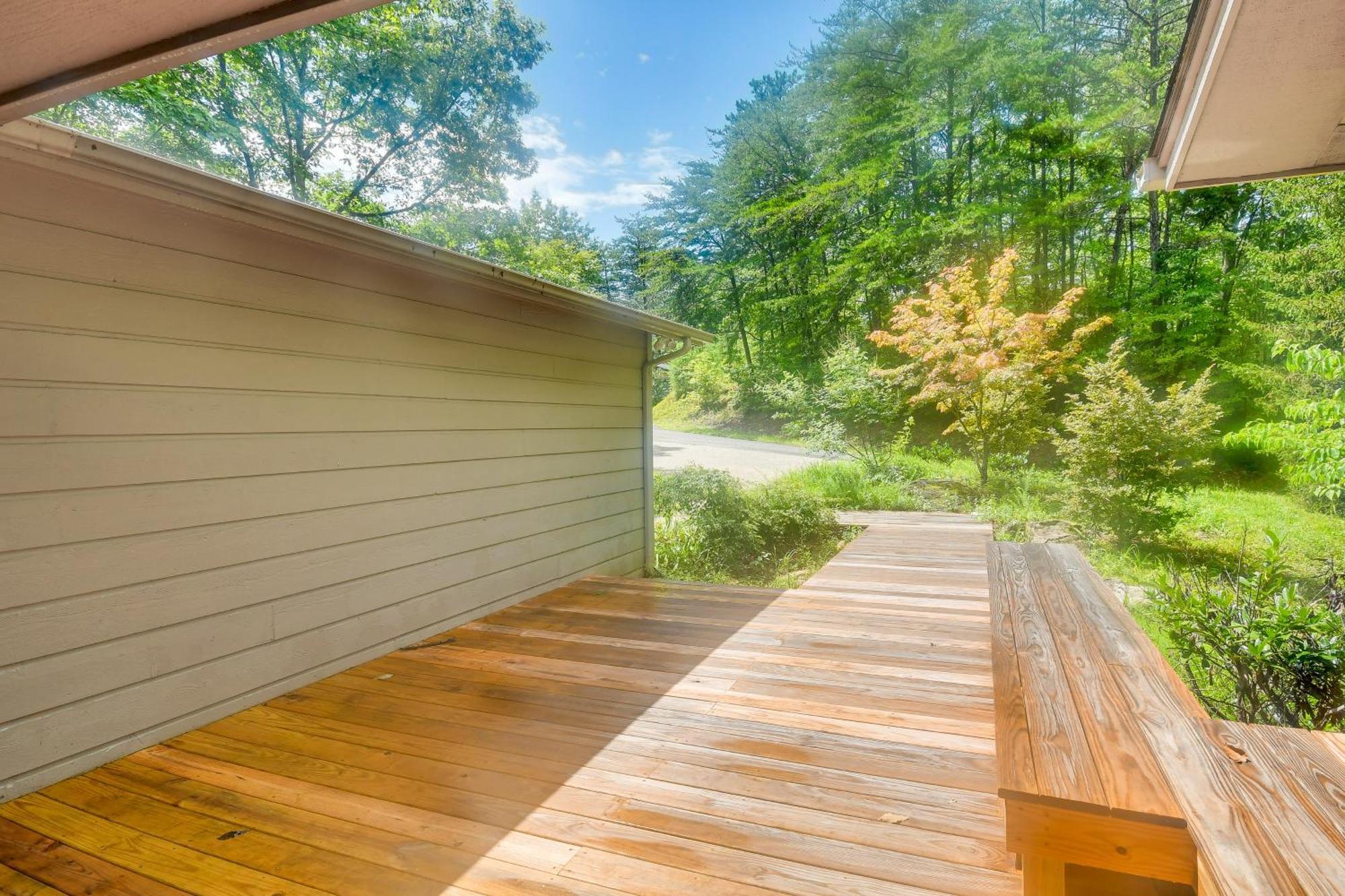 Luxe Rumbling Bald Retreat With Deck And Mountain View Villa Lake Lure Exteriör bild